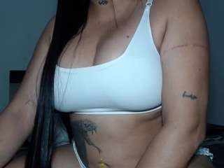 venusxoxoxo, female webcam model,  years old, on live webcam