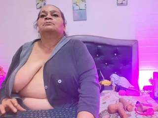 Queenmature live webcam show