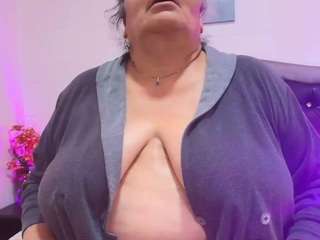 Queenmature live webcam show