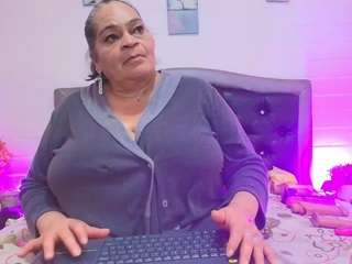 Queenmature live webcam show