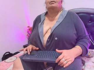Queenmature live webcam show