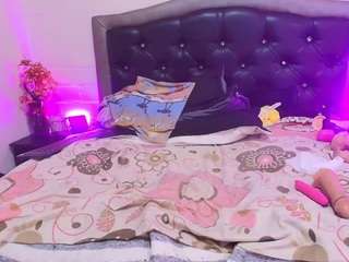 Queenmature live webcam show