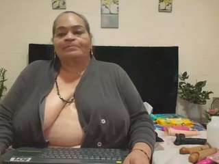 Queenmature live cam preview