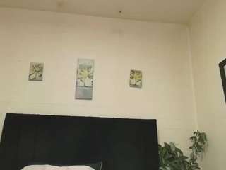 Queenmature live cam preview