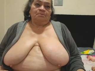 Queenmature live cam preview