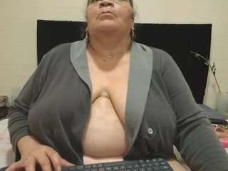 Queenmature live cam preview