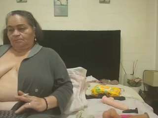 Queenmature live cam preview