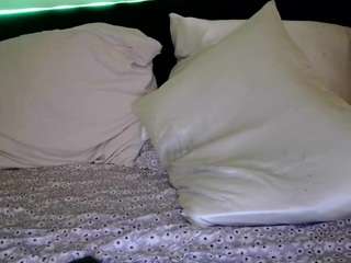 Live webcam model vixxenn97 on Soda Cams