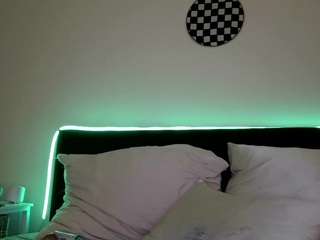 Live webcam model vixxenn97 on Soda Cams