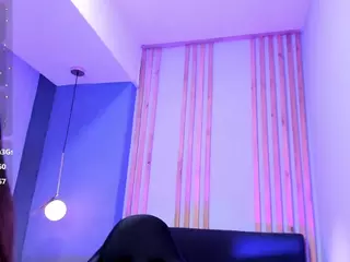 Brunettee-1's Live Sex Cam Show