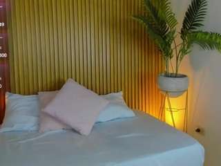 nahia-13 Live Webcam on CamSoda