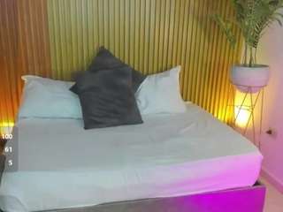 nahia-13 live cam