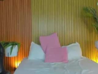 nahia-13 live webcam show