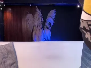 Chlloe-Lee's Live Sex Cam Show