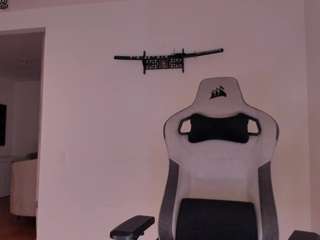 Live webcam model dinaoneg on Soda Cams