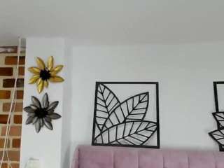 paris-sweett1's CamSoda show and profile