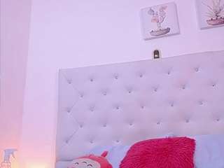 petiteslut Live Webcam on CamSoda