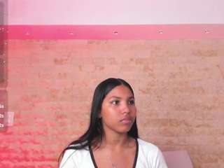 pocahontas-pow Live Webcam on CamSoda