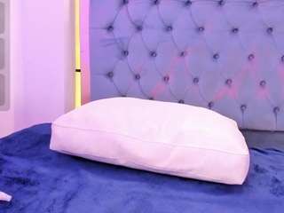 pocahontas-pow live webcam show