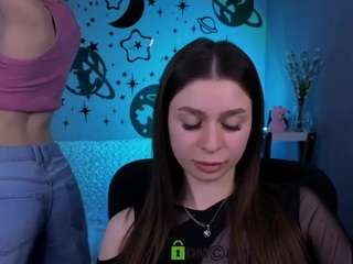 flora-ri's CamSoda show and profile