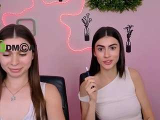 flora-ri live webcam show