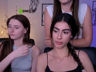 flora-ri live webcam show