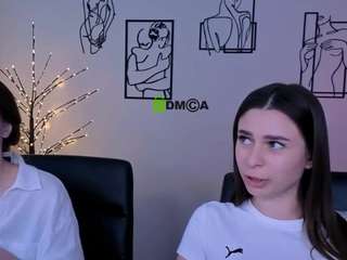 flora-ri live webcam show
