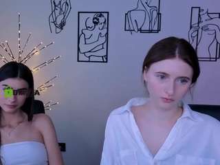 flora-ri live webcam show