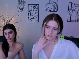 flora-ri live webcam show