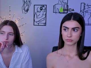 flora-ri live webcam show