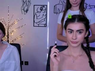 flora-ri live webcam show