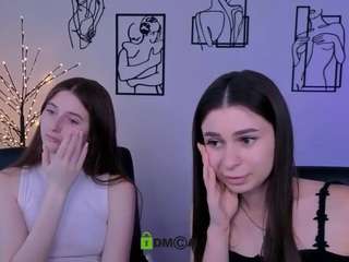 flora-ri live webcam show