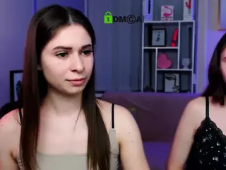 flora-ri's Live Sex Cam Show