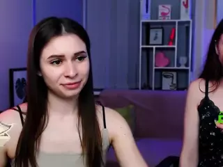 flora-ri's Live Sex Cam Show