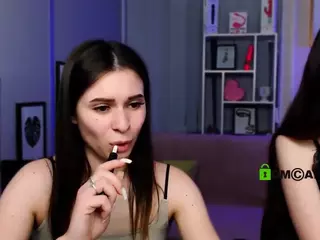 flora-ri's Live Sex Cam Show