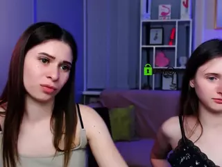 flora-ri's Live Sex Cam Show