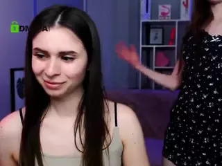 flora-ri's Live Sex Cam Show