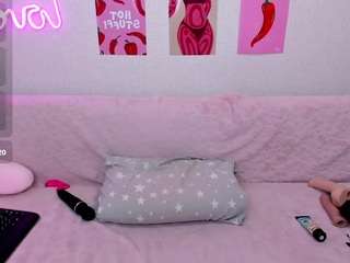 mariereyes, female webcam model,  years old, on live webcam