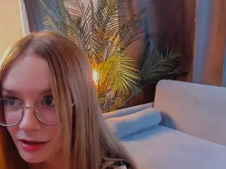 ZaraBrougham's Live Sex Cam Show