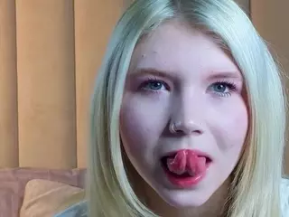 EdlaBuskey's Live Sex Cam Show
