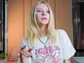 EdlaBuskey's Live Sex Cam Show