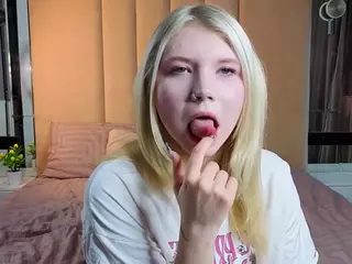 EdlaBuskey's Live Sex Cam Show
