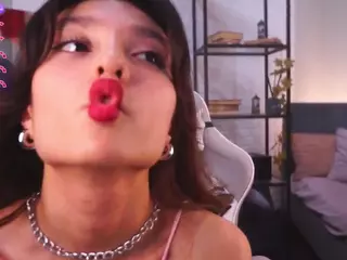 ElletteBody's Live Sex Cam Show