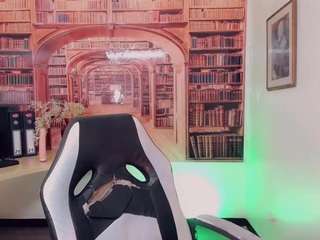 emeli-roushot Live Webcam on CamSoda