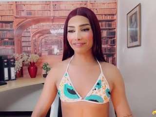emeli-roushot Live Webcam on CamSoda