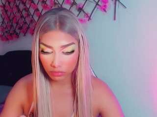 emeli-roushot Live Webcam on CamSoda
