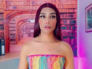 emeli-roushot Live Webcam on CamSoda