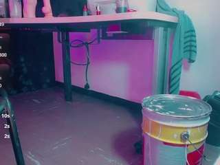 emeli-roushot's CamSoda show and profile