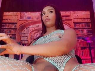 le modèle emeli-roushot est en webcam porno dans un show sur le site camsoda, il possède les tags suivants: anal toys,black hair,brown eyes,lean,orgasm,spank,tease,teen 18,young adult,hd