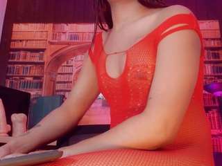 le modèle emeli-roushot est en webcam porno dans un show sur le site camsoda, il possède les tags suivants: anal toys,black hair,brown eyes,lean,orgasm,spank,tease,teen 18,young adult,hd